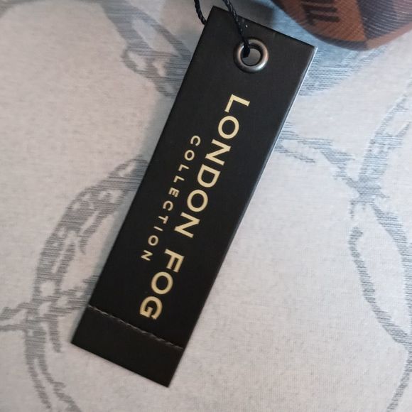 London Fog cosmetic bag - Picture 6 of 6